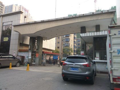 石輻小區(qū)404廠宿舍居住體驗(yàn)全解析 優(yōu)勢、不足與周邊房產(chǎn)中介評(píng)價(jià)